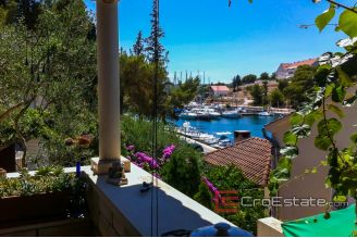 19 4913 30 Brac house sea view for sale