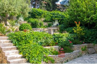 19 4913 30 Brac house sea view for sale