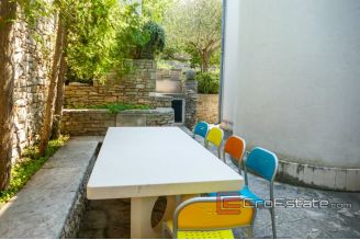 19 4913 30 Brac house sea view for sale