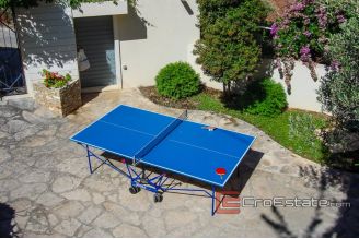 19 4913 30 Brac house sea view for sale