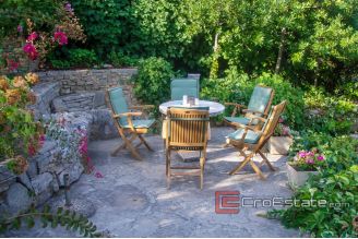 19 4913 30 Brac house sea view for sale