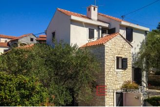 19 4913 30 Brac house sea view for sale