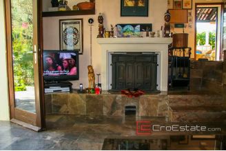 19 4913 30 Brac house sea view for sale