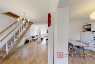 018 2018 124 split center two bedroom apartment for sale