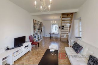 018 2018 124 split center two bedroom apartment for sale