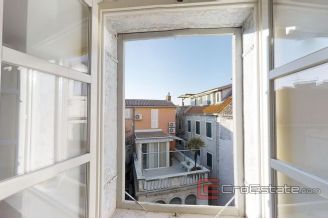 018 2018 124 split center two bedroom apartment for sale