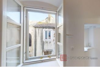 018 2018 124 split center two bedroom apartment for sale