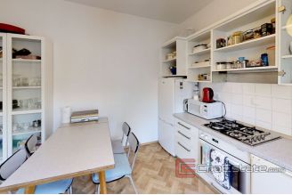 018 2018 124 split center two bedroom apartment for sale