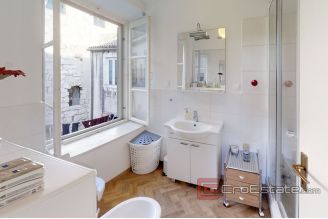 018 2018 124 split center two bedroom apartment for sale