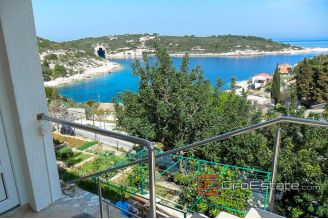 13 4918 30 Vis house sea view for sale