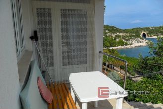 13 4918 30 Vis house sea view for sale