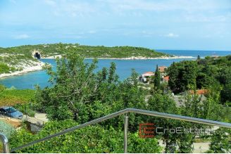 13 4918 30 Vis house sea view for sale