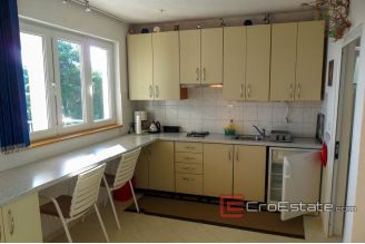 13 4918 30 Vis house sea view for sale