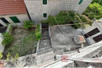 012 2016 368 near makarska house for sale