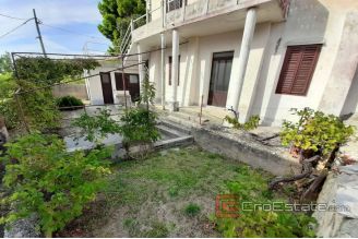 012 2016 368 near makarska house for sale
