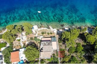 18 2021 209 Ciovo house waterfront for sale