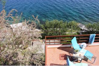 18 2021 209 Ciovo house waterfront for sale