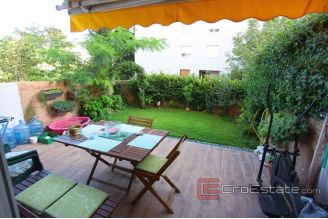 017 2019 93 two bedrooms apartment with garden for sale