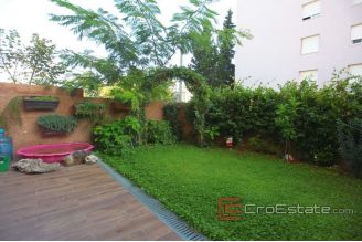 017 2019 93 two bedrooms apartment with garden for sale