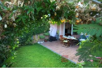 017 2019 93 two bedrooms apartment with garden for sale