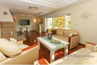 020 2022 185 near trogir villa with pool for sale