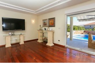 020 2022 185 near trogir villa with pool for sale
