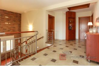 020 2022 185 near trogir villa with pool for sale