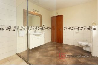 020 2022 185 near trogir villa with pool for sale