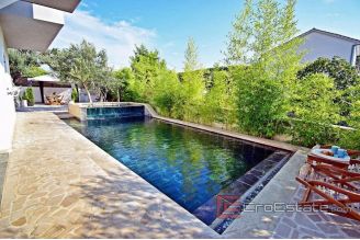 020 4925 30 island ciovo house with swimming pool for sale