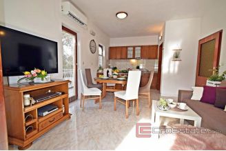 020 4925 30 island ciovo house with swimming pool for sale