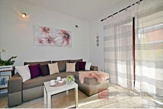 020 4925 30 island ciovo house with swimming pool for sale