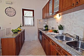 020 4925 30 island ciovo house with swimming pool for sale
