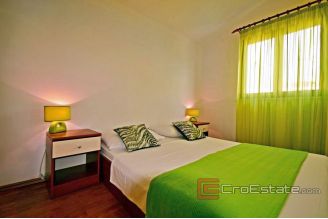 020 4925 30 island ciovo house with swimming pool for sale