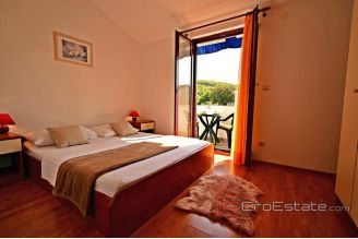 020 4925 30 island ciovo house with swimming pool for sale