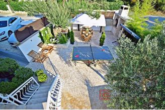 020 4925 30 island ciovo house with swimming pool for sale