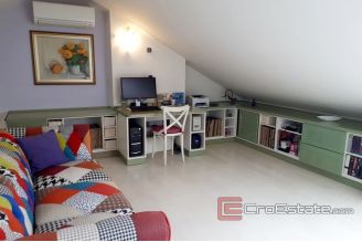 014 2016 370 trogir duplex apartment for sale