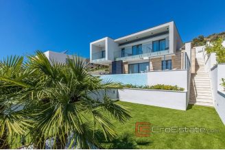 020 2022 229 near rogoznica newbuilt seafront villa for sale