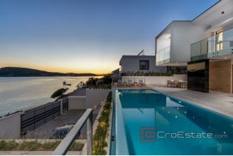 020 2022 229 near rogoznica newbuilt seafront villa for sale