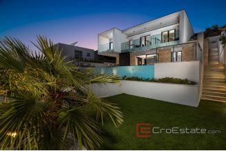020 2022 229 near rogoznica newbuilt seafront villa for sale