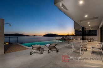 020 2022 229 near rogoznica newbuilt seafront villa for sale