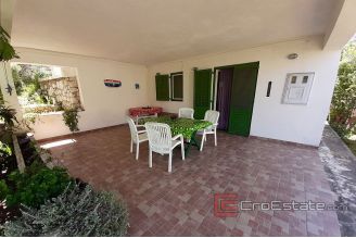 0020 2024 92 beautiful detached house with sea view Solta for sale