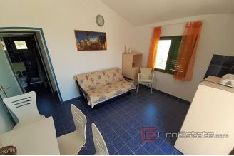 0020 2024 92 beautiful detached house with sea view Solta for sale