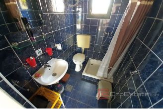 0020 2024 92 beautiful detached house with sea view Solta for sale