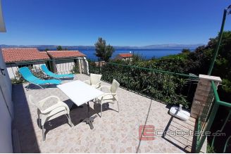 0020 2024 92 beautiful detached house with sea view Solta for sale