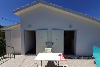 0020 2024 92 beautiful detached house with sea view Solta for sale