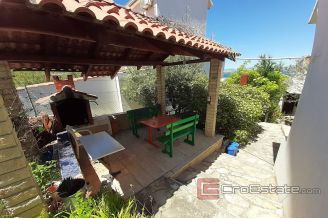 0020 2024 92 beautiful detached house with sea view Solta for sale