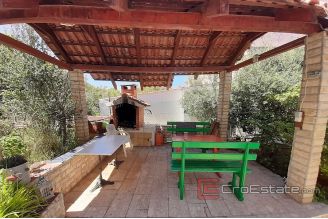 0020 2024 92 beautiful detached house with sea view Solta for sale