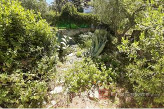 0020 2024 92 beautiful detached house with sea view Solta for sale
