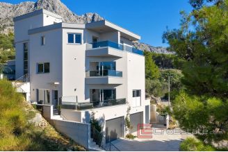 020 2018 145 near makarska new villa with pool for sale