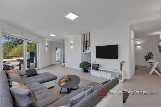 020 2018 145 near makarska new villa with pool for sale